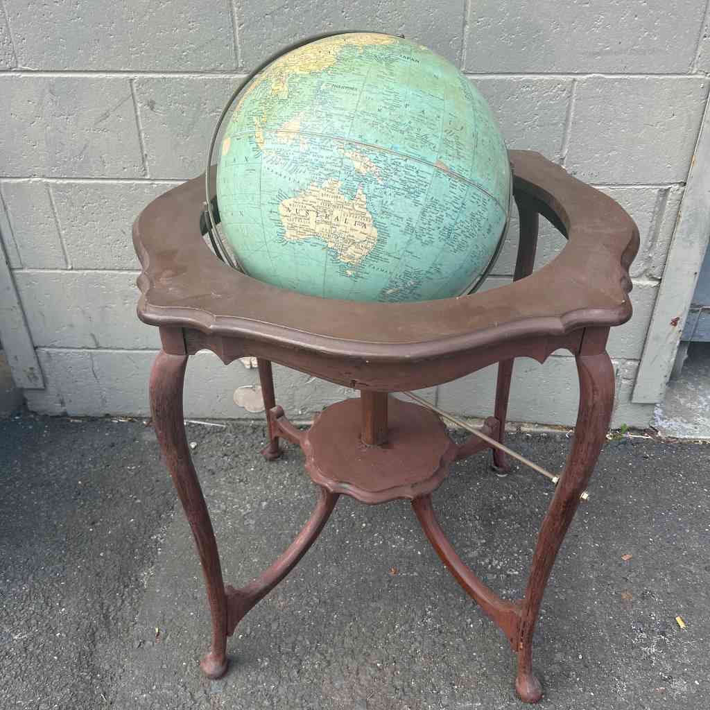 GLOBE, Decorative w Display Table ( 80cm x 80cm x 100cmH )